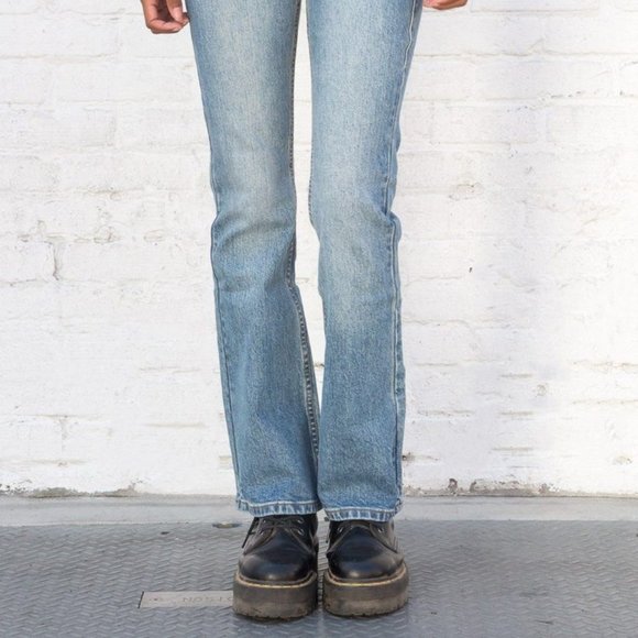 Brandy Melville / John Galt Medium Wash Low-Rise Kylie Jeans - Picture 2 of 2